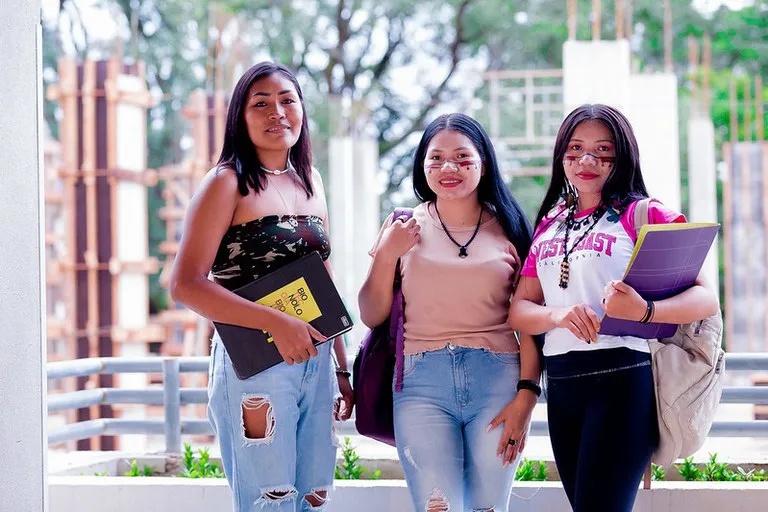 Estudantes indígenas em atividade de educação escolar indígena, em imagem divulgada pelo MEC