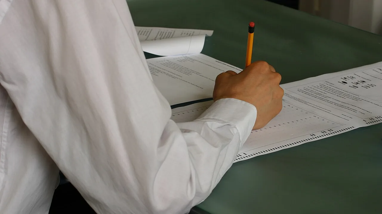 Como ensinar coesão e coerência com uma oficina de revisão em três etapas