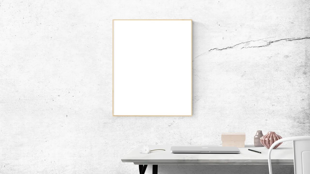 Mesa com quadro branco vazio e espaço para organizar etapas de um projeto escolar